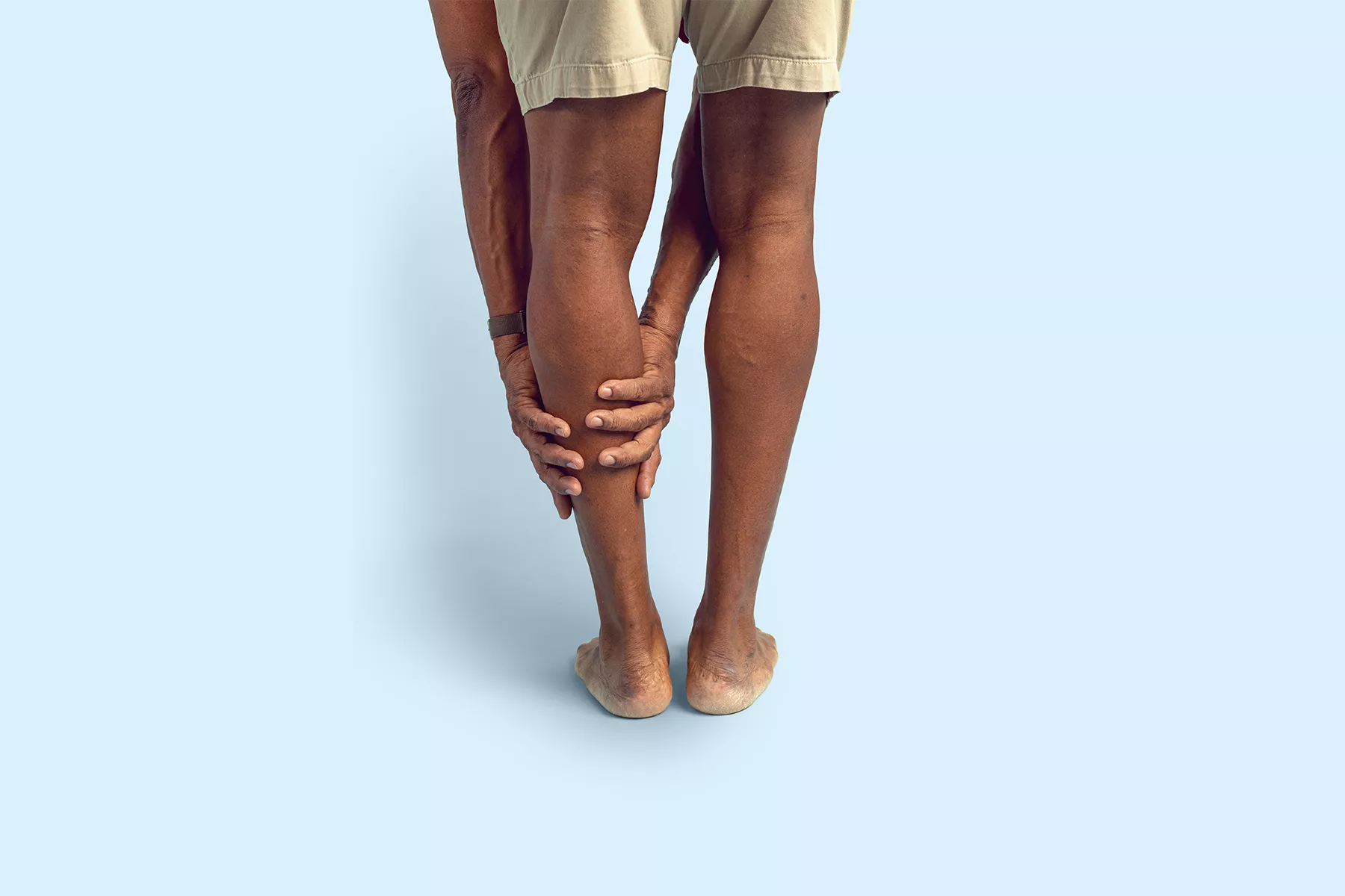 Learn how to identify blood clots in your ankles, feet, and legs with detailed pictures. Discover symptoms, diagnosis, and treatment options for safer legs.